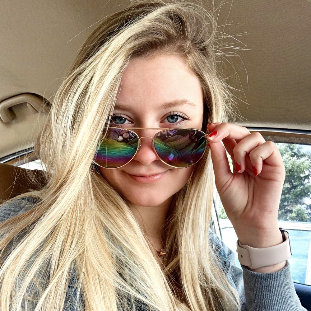 Meet your Posher, Katelyn